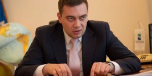 Максим Мартынюк: выгодный бизнес на государственной службе