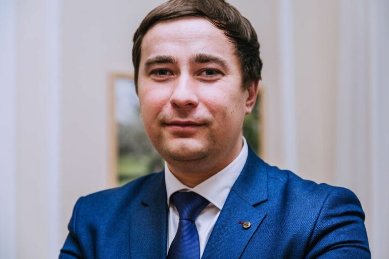 Роман Лещенко. Портрет спасенного министра