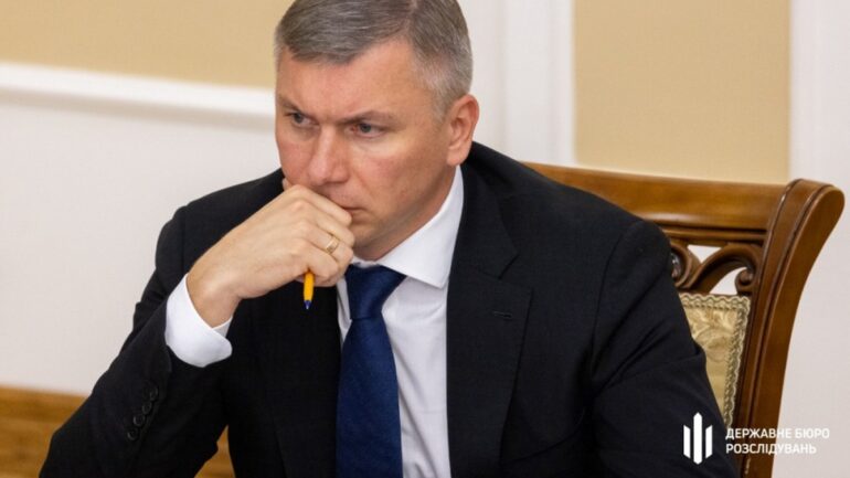 Бутусов подаст в суд на тупого Сухачева